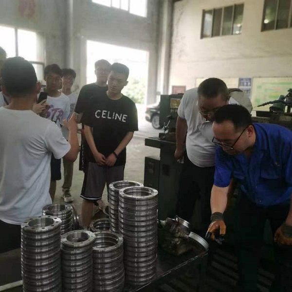 洛陽理工學(xué)院智能制造學(xué)院到我廠參觀學(xué)習(xí)